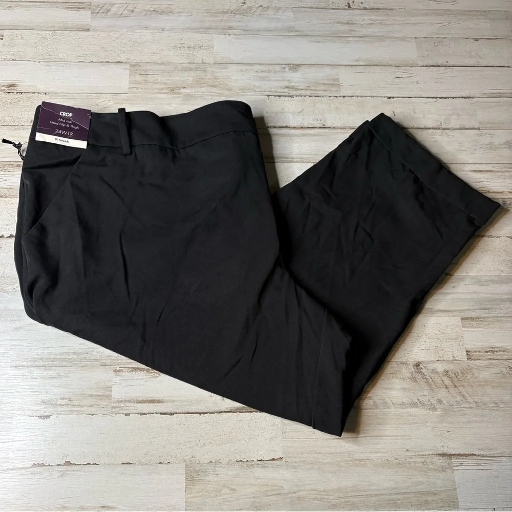 AVA & VIV Women's Crop Mid Rise Capris Dress Pants Size 24W - Picture 1 of 13